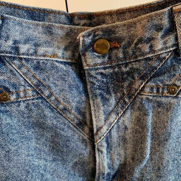 Vintage Chic Acid Wash Denim - Picture 4 of 9